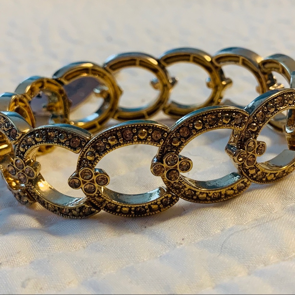 Monet Jewelry Gold Stretch Bracelet. NWT